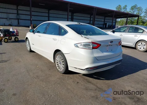 2013 Ford Fusion Hybrid Se z USA, uszkodzony, nr VIN 3FA6P0LUXDR318532